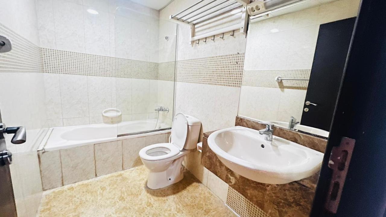 Executive Suite Room In Barsha 1 Near Moe Metro Dubái Exterior foto